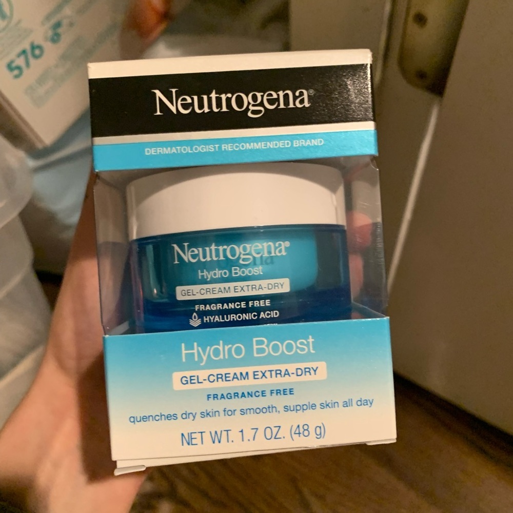 Neutrogena® Hydro Boost Gel-Cream with Hyaluronic Acid for Extra-Dry Skin